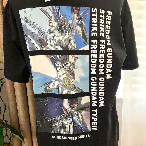 Uniqlo Mobile Suit GUNDAM 45th Anniversary UT Graphic T-Shirt in Black - Picture 6 of 14